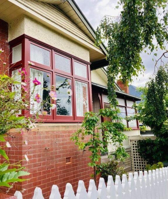 Warwick St Retreat! 3 Bedroom House With Parking Хобарт Экстерьер фото